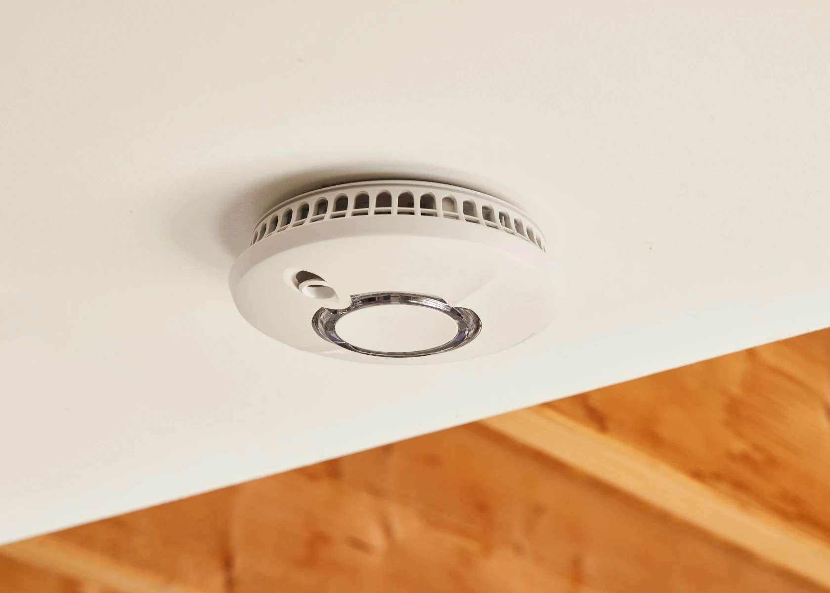 Smoke detector white